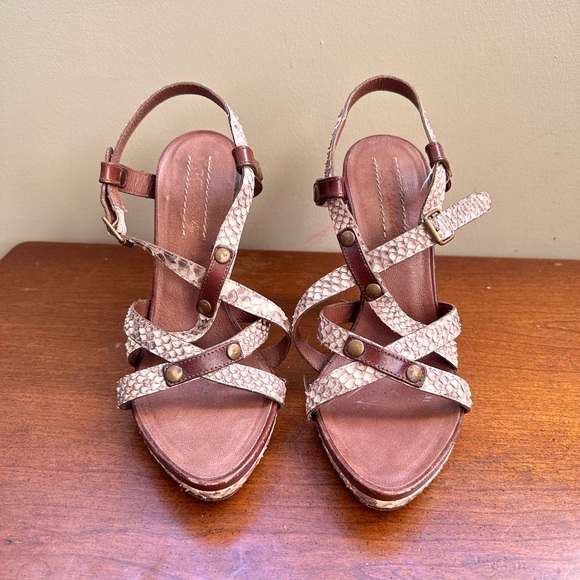 UGG Heels size 38 - Picture 3 of 4